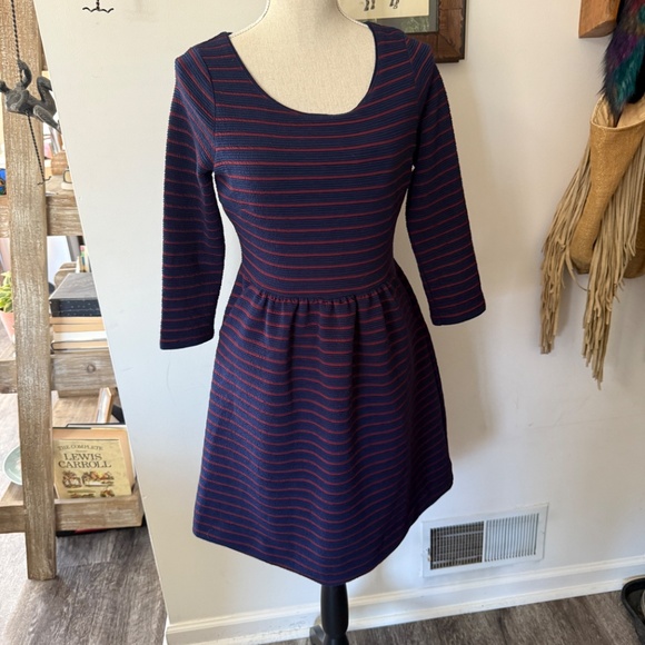 Maeve Anthropologie Brenna Navy Blue Red Maroon Textured Striped Dress Size 4 - Picture 2 of 6